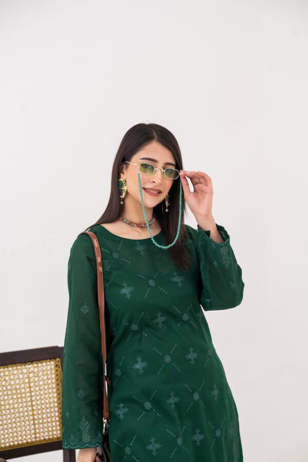 2PC LAWN EMBROIDERED SUIT BY CHICKENKARI - C-BOTTLE GREEN - Image 4