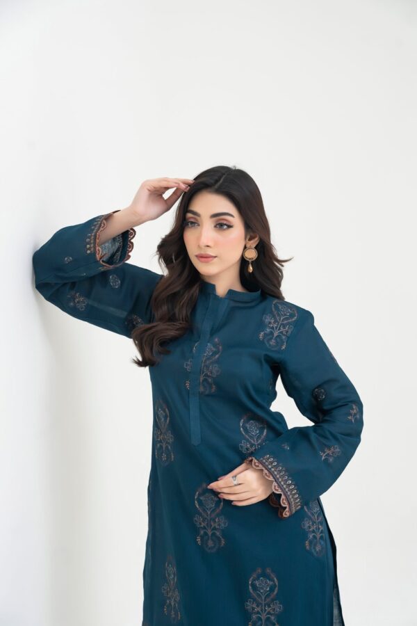 2PC JACQUARD EMBROIDERED SUIT - J-ZINC - Image 3