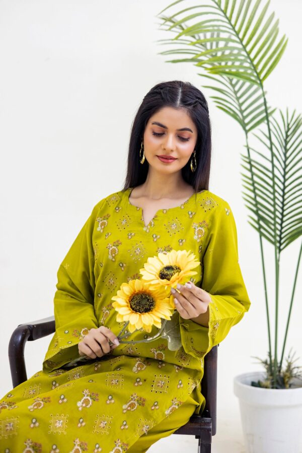 JAHANBANO - 2PC LAWN EMBROIDERED SUIT BY Blush - Image 3