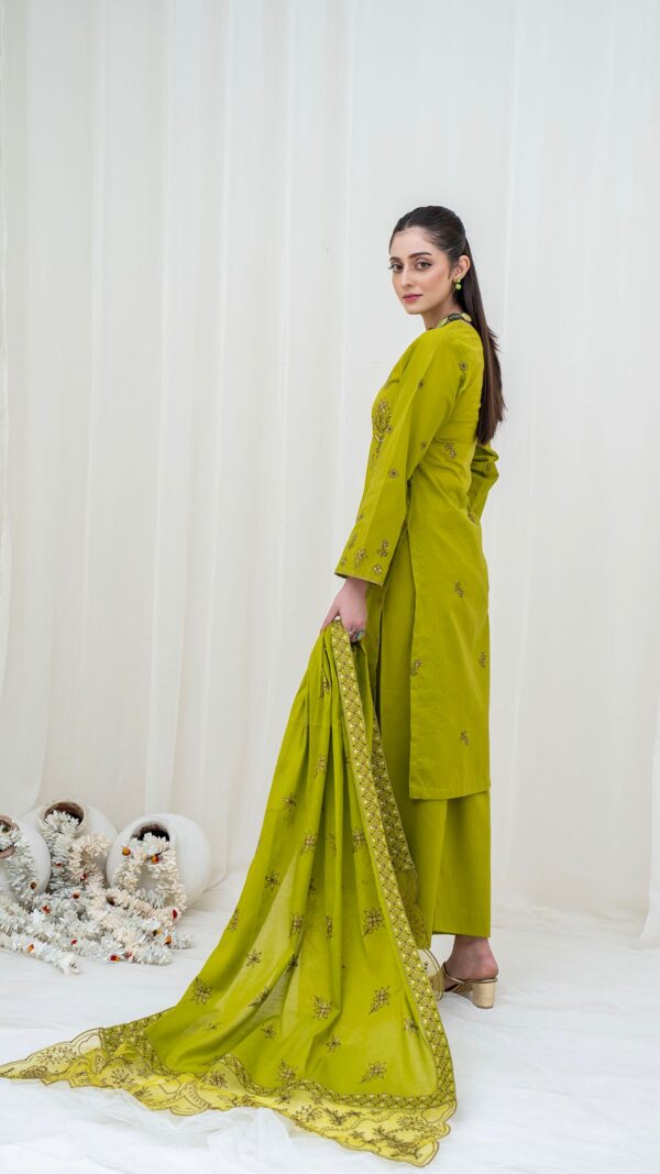3PC LAWN EMBROIDERED SUIT WITH VOILE EMBROIDERED DUPATTA BY NAZAKAT - Image 2
